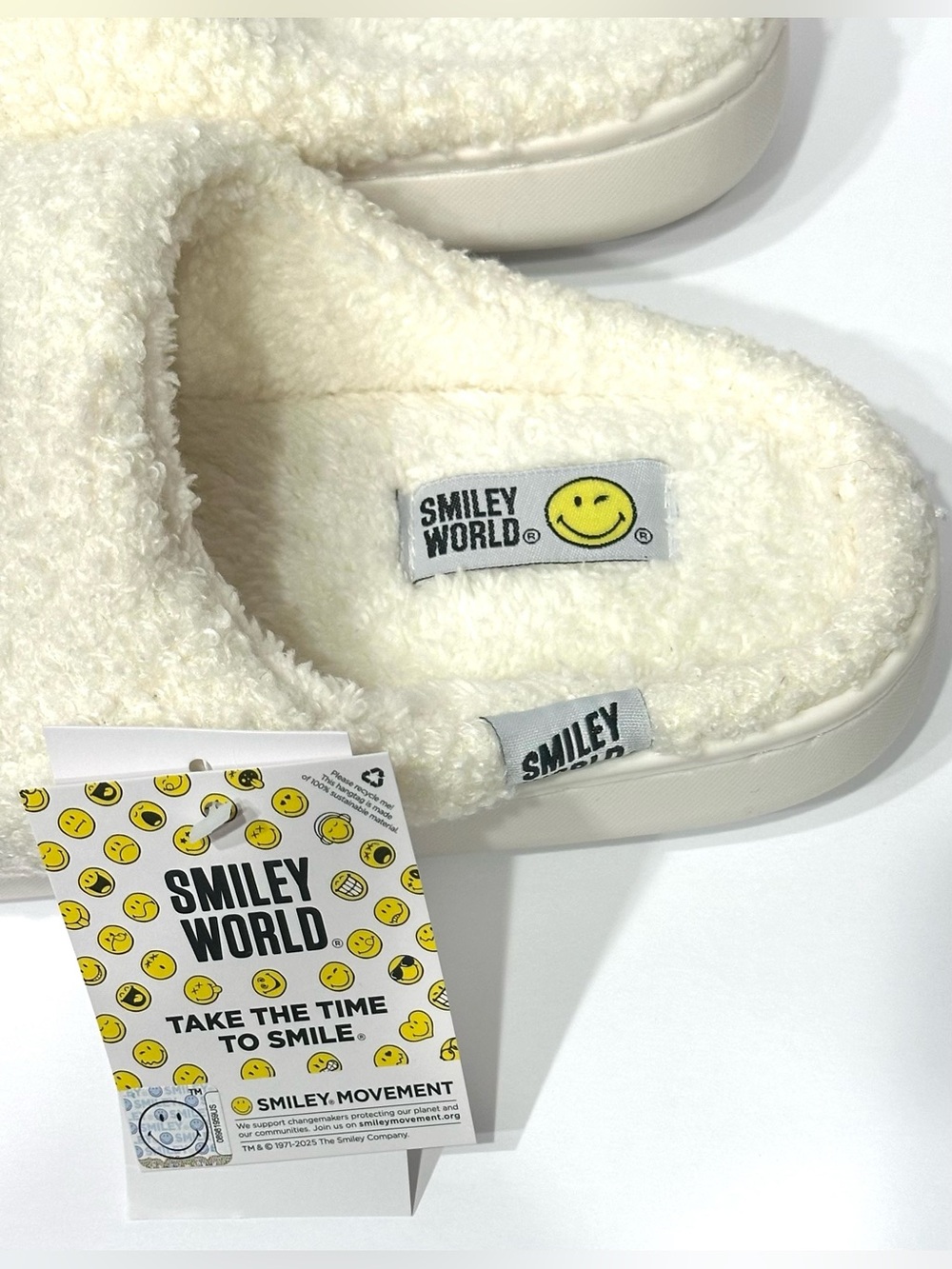 NEW SmileyWorld Women Smiley Face Warm Comfy Soft Slippers (M/L Fits up to US 8) - Picture 9 of 14